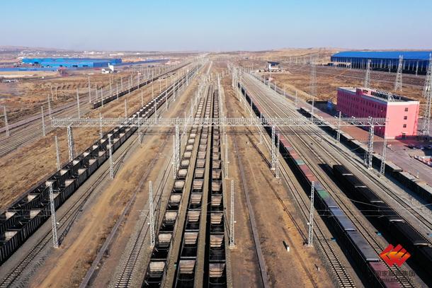 图为新朔铁路海勒斯濠南站场