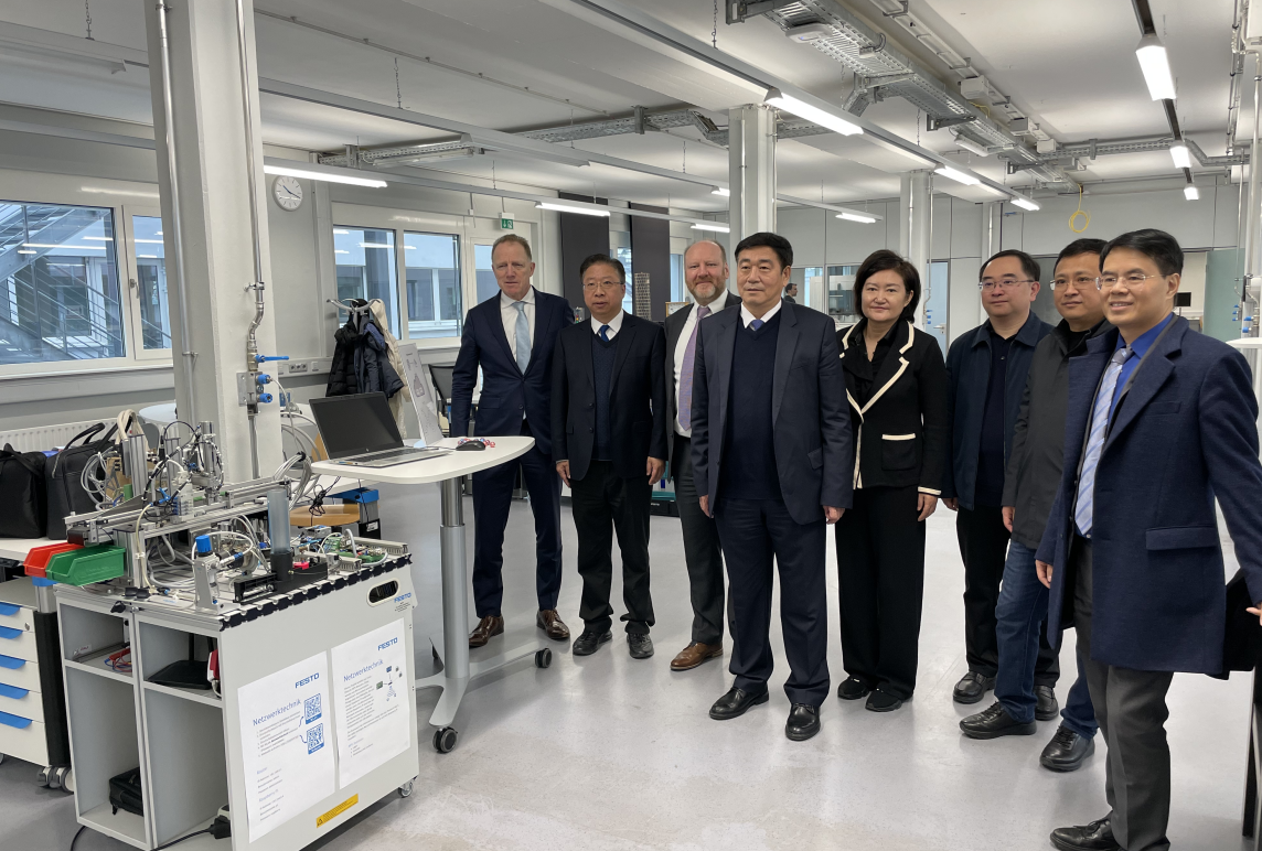 　　唐山市政府领导考察德国Fseto( 费斯托 ),探讨唐山合作