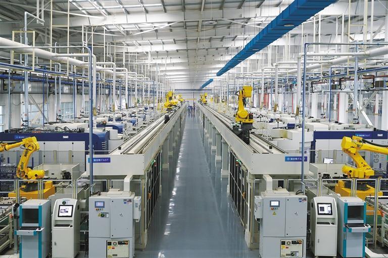 三月五日，法士特高智新工厂里的生产线正在运行。 记者 肖晓良摄