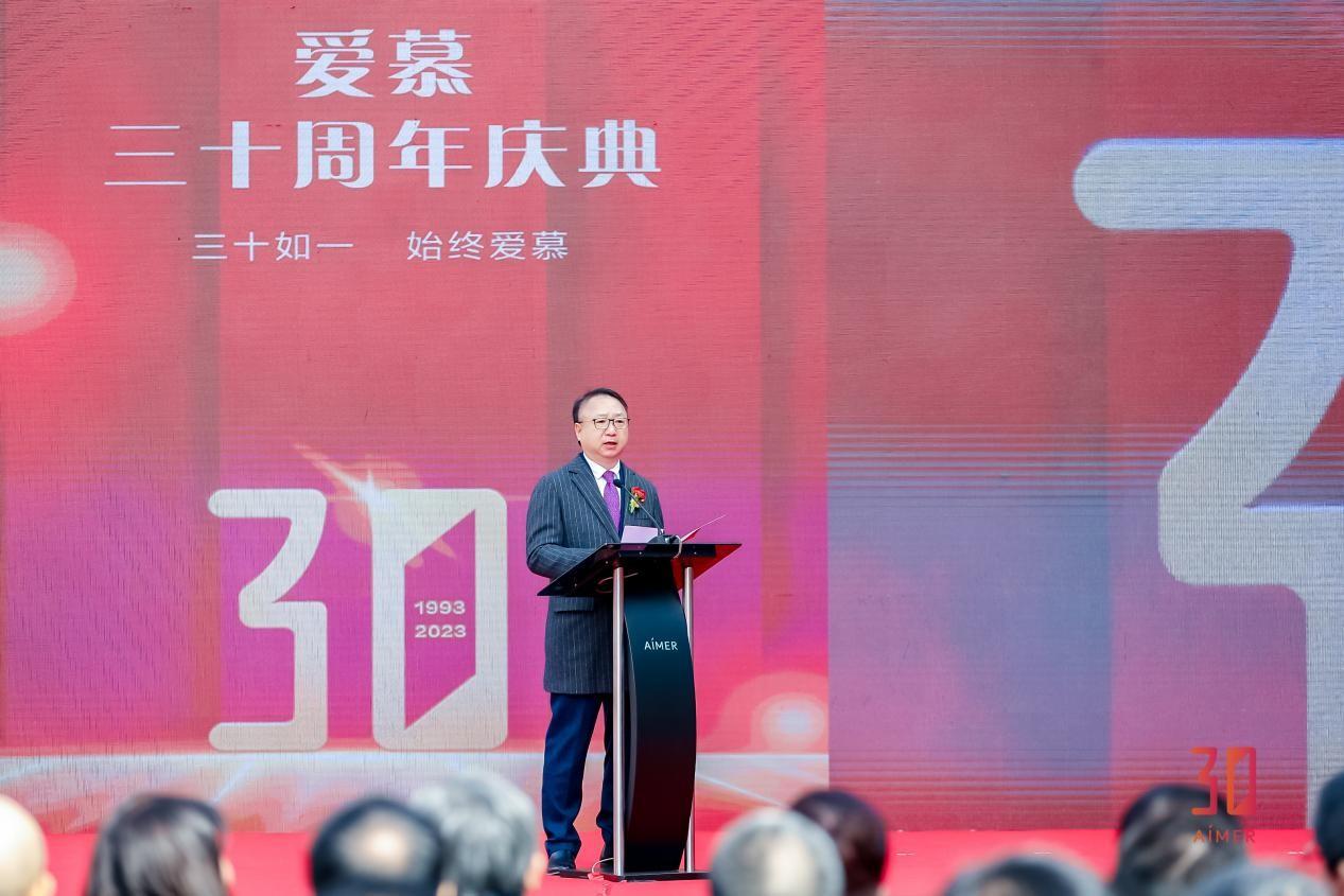 　　(国际纺织制造商联合会主席、中国纺织工业联合会会长孙瑞哲代表协会表达对爱慕服务好中国乃至全球消费者的期待)