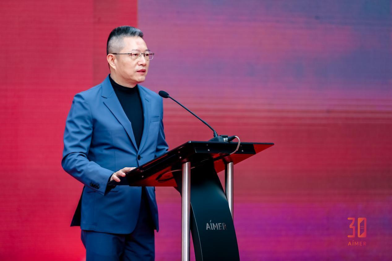 　　(爱慕股份董事长张荣明先生致辞)