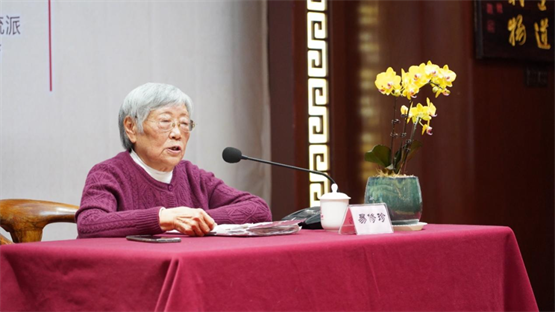 　　易修珍教授作《攻克妇科疑难病学术的思维》主题分享