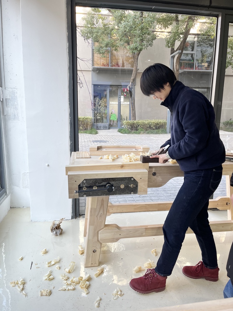 花五千多元周末跑去学木工上海白领鲁班刨去浮躁收获治愈