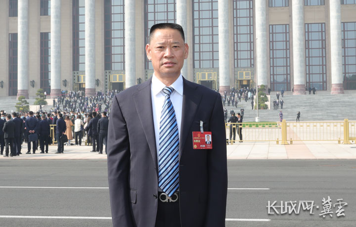 全国人大代表,宁晋县贾家口镇黄儿营西村党委书记,村委会主任宁小五.