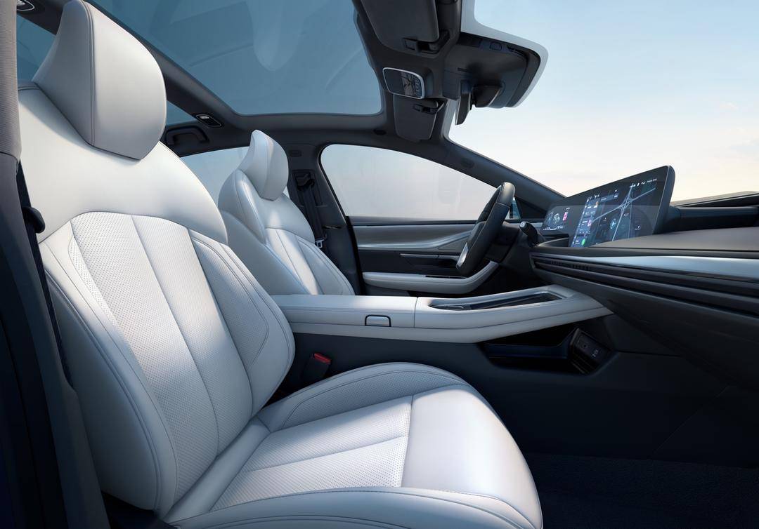 图3-全新p7i内饰图