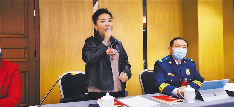 全国政协委员卓嘎.记者旦增旺姆晓勇摄