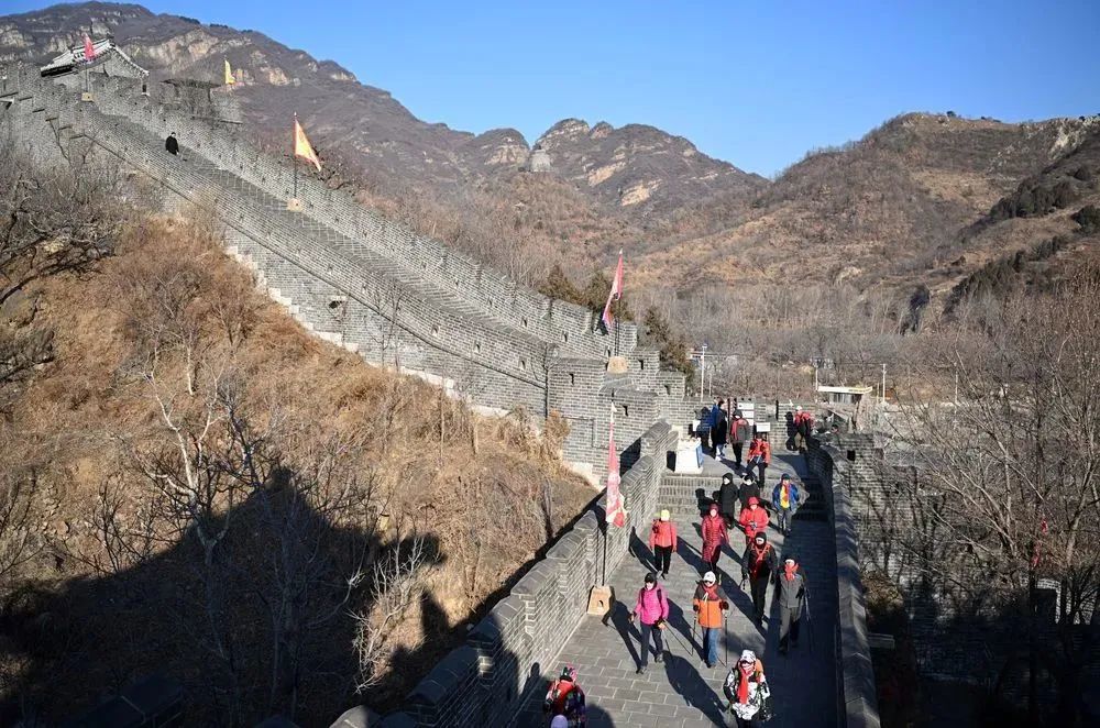 游客在蓟州黄崖关长城游玩.新华社记者 李然 摄