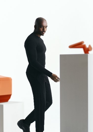 　　(科勒KOHLER宣布与知名艺术家Samuel Ross创立的SR_A工作室建立长期伙伴关系)