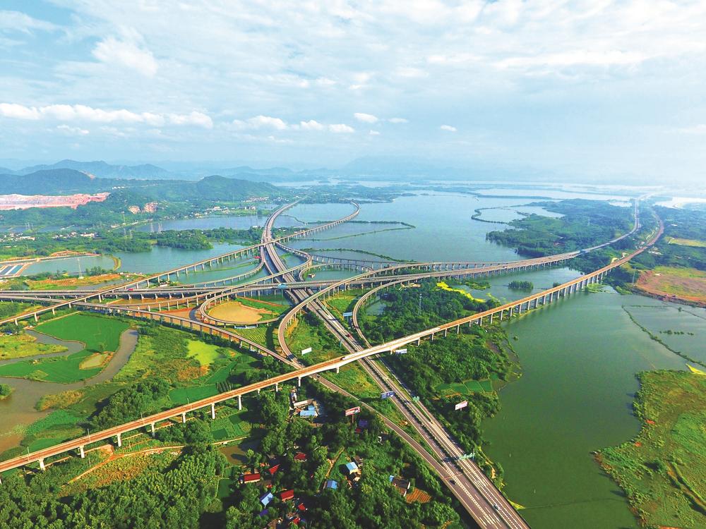 "诗意的高铁"宁安客运专线.(资料图片)