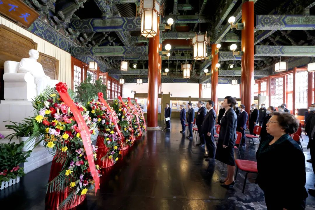 3月12日下午,首都各界人士会聚北京中山公园中山堂,举行简短而庄严的