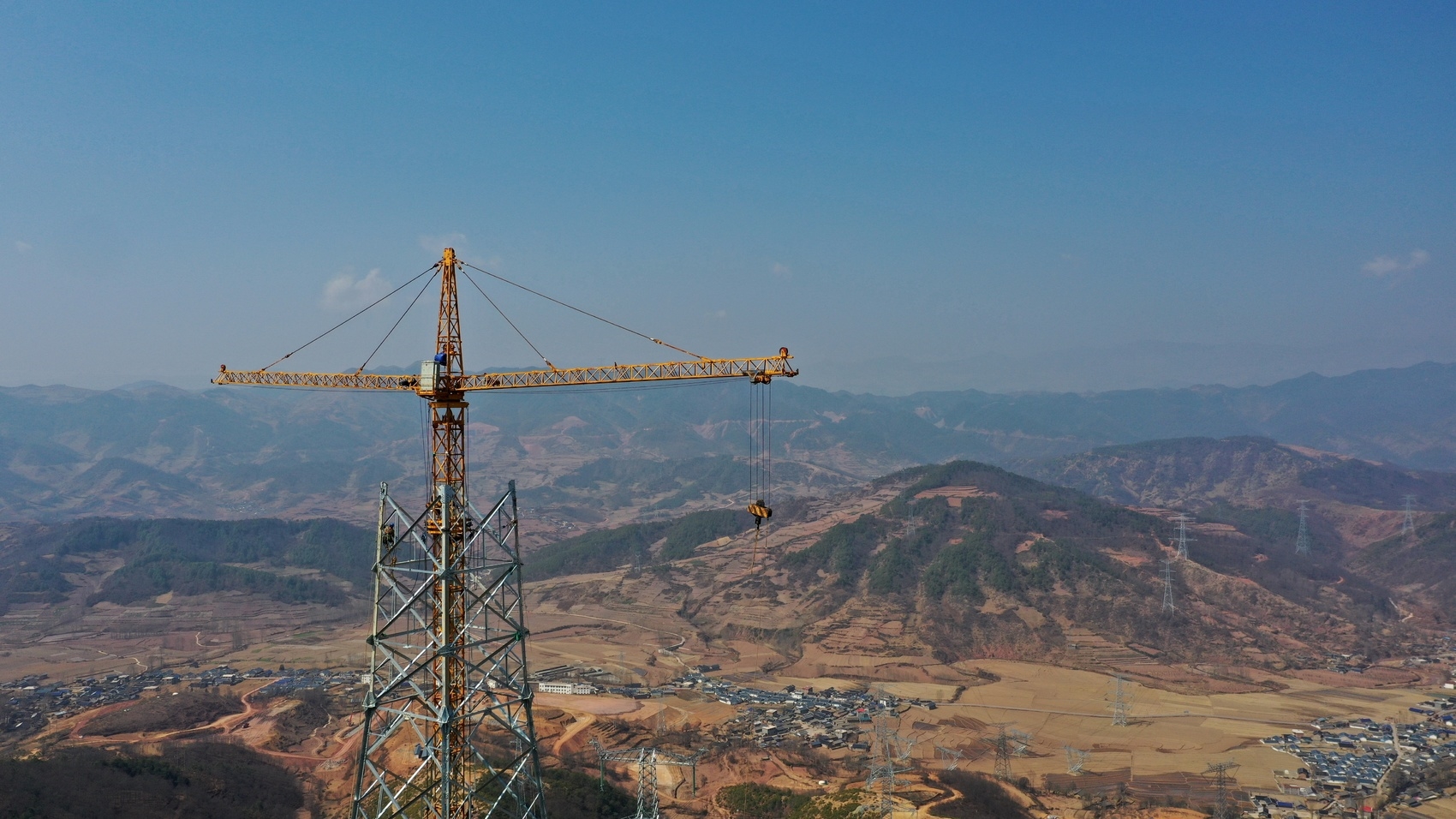 四川电网最高输电铁塔组立完成|四川省_新浪财经_新浪网