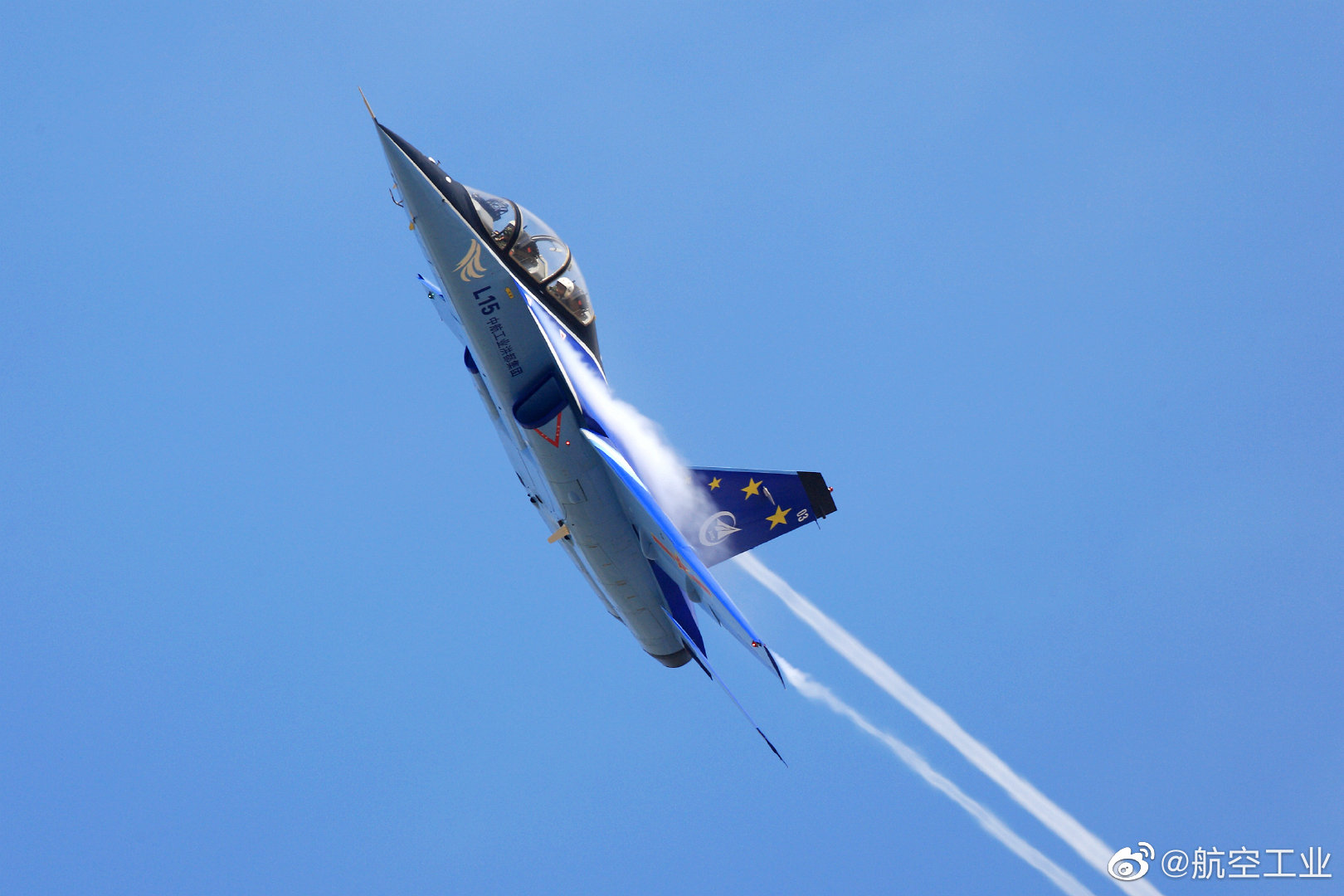 图片说明:2008年, "猎鹰"高教机亮相珠海航展(航空工业图)