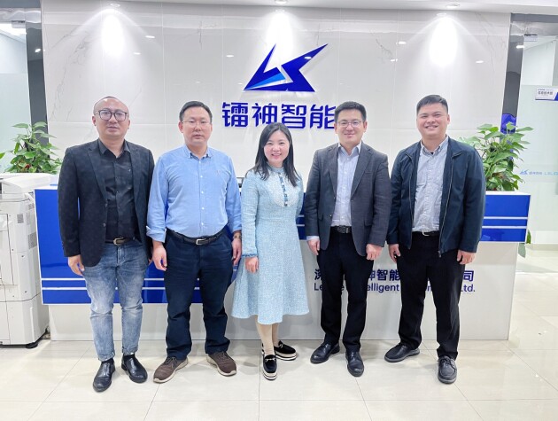 　　镭神智能与瑞识科技合影