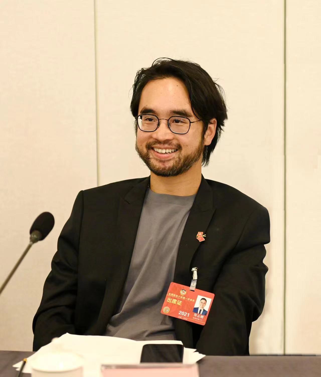 　　图 2 全国政协委员、新世界发展有限公司行政总裁、K11集团创办人及主席 郑志刚