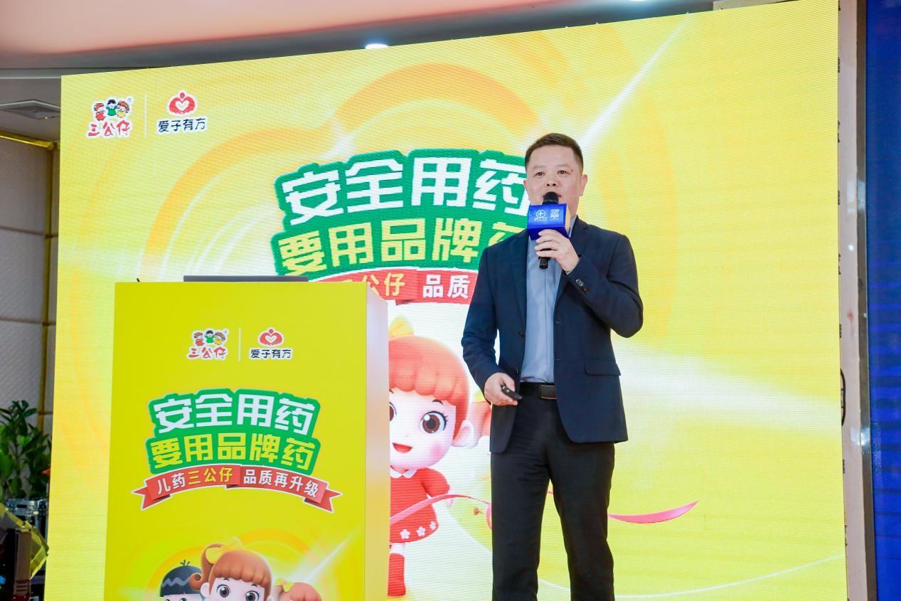 　　(中康科技零售产业研究中心总经理王强发表讲话)