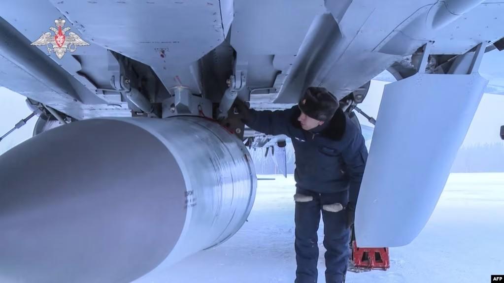 ↑携带高超音速“匕首”导弹的俄罗斯米格-31战斗机