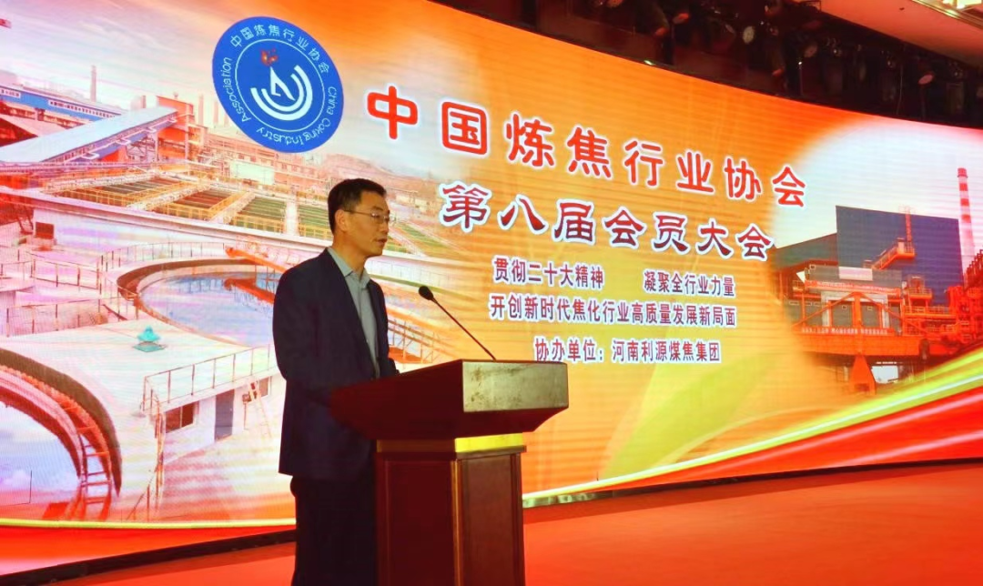 图为唐祖君出席大会并发表讲话