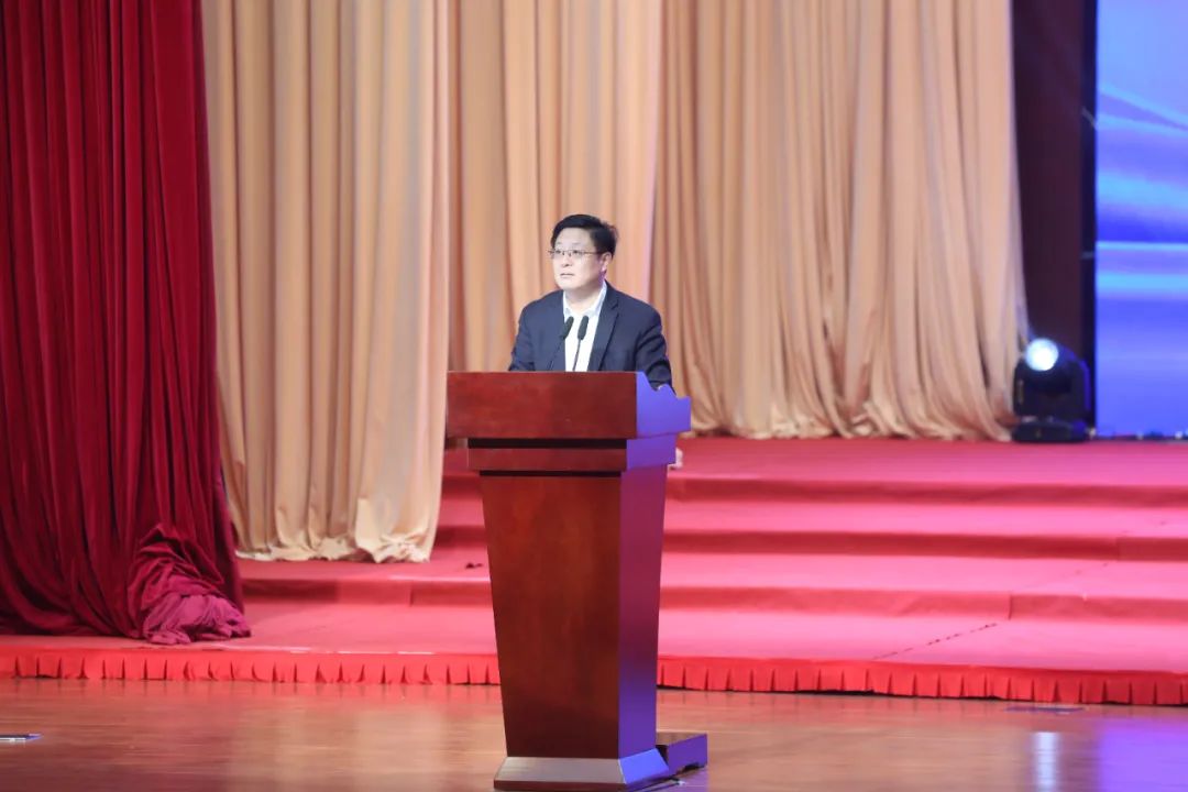 图/泰州市副市长,医药高新区党工委书记,高港区委书记叶冬华