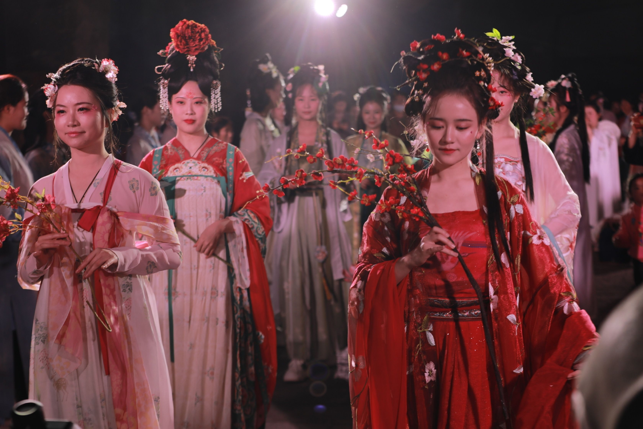 "十二花神&百花仙子"惊艳亮相再现传统之美|石窟_新浪财经_新浪网