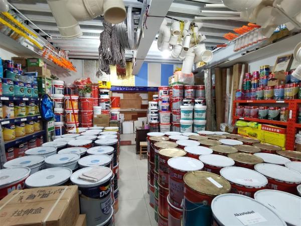 李女士的防水胶,购置于高桥建材市场内一商家.