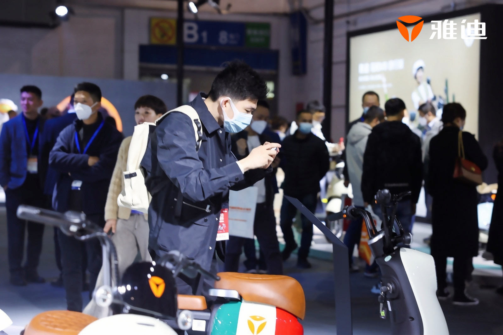 　　雅迪产品在浙江展会现场被围观受欢迎