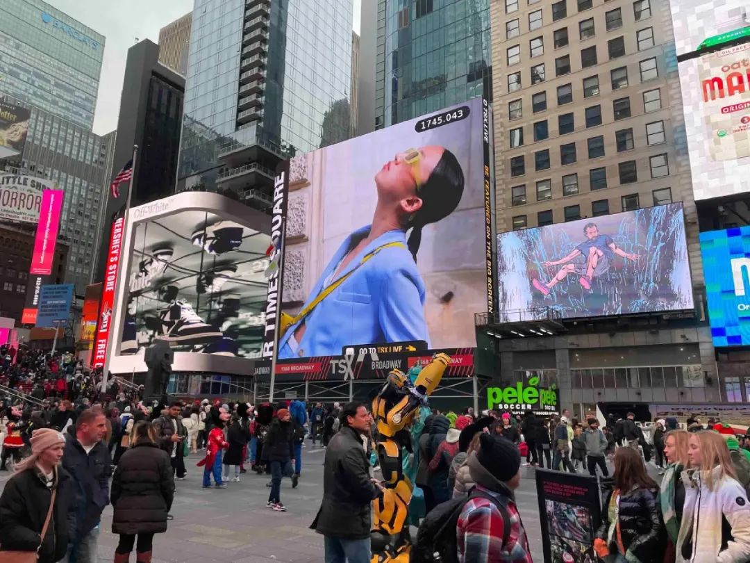我们花599登纽约时代广场大屏，像爱豆一样「被应援」是这感觉？|美国|疫情|广告|丫丫|中国企业_手机新浪网