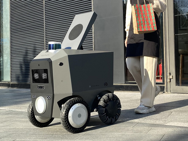 算丰征途"黑石1号"室内外配送机器人——像骑手一样上门送货!