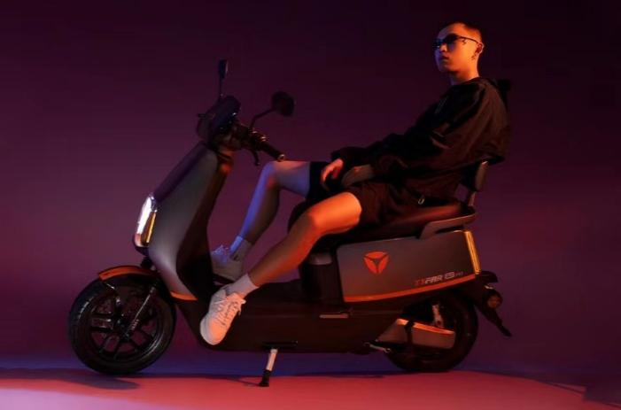 　　搭载雅迪TTFAR3.0增程系统的雅迪冠能 E9 PRO