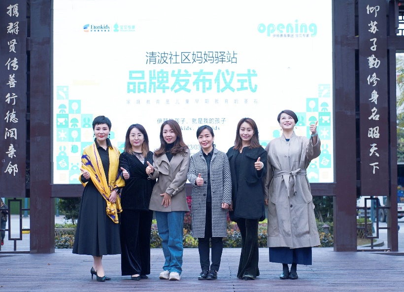 　　活动现场嘉宾合影