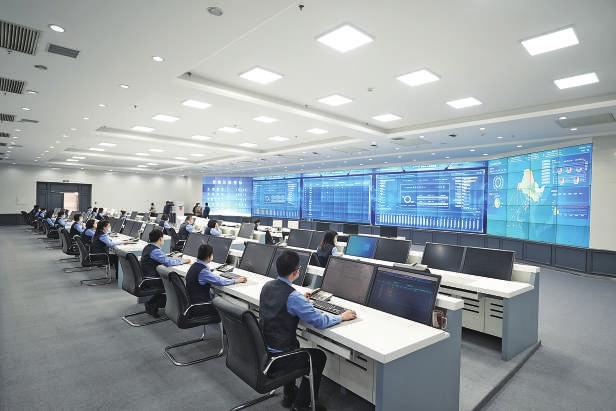 货运服务调度中心提高了运输效率和服务质量.