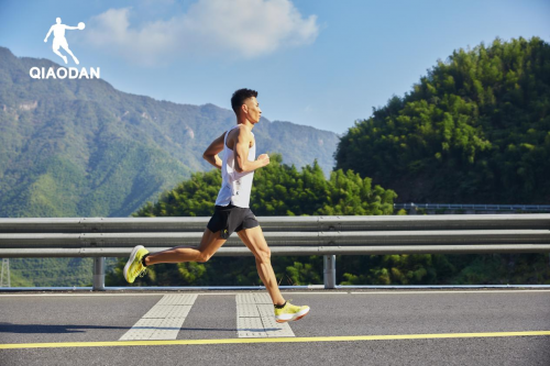 　　(中乔体育品牌代言人杨成祥)