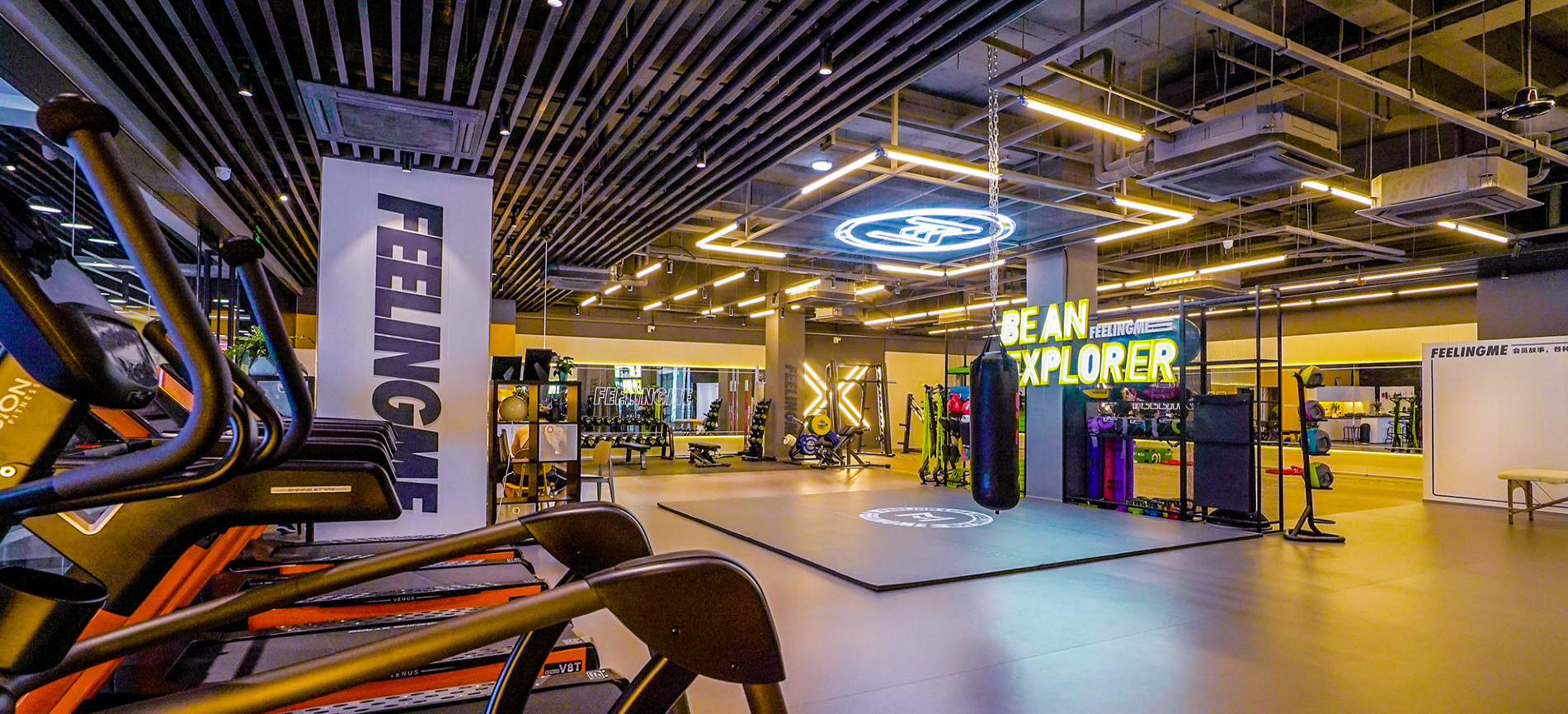 乐刻主打月付制,无推销,24小时营业的小型健身房.