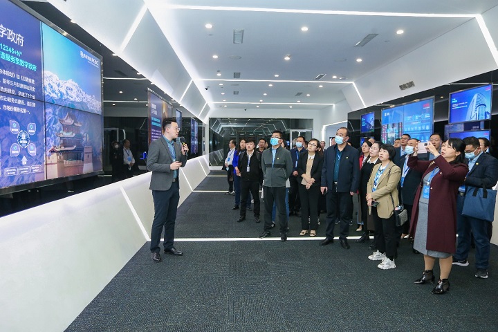 　　(新华三集团创新体验中心参观现场)