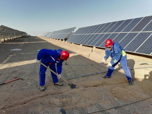 　　景峡电站光伏线缆敷设工作