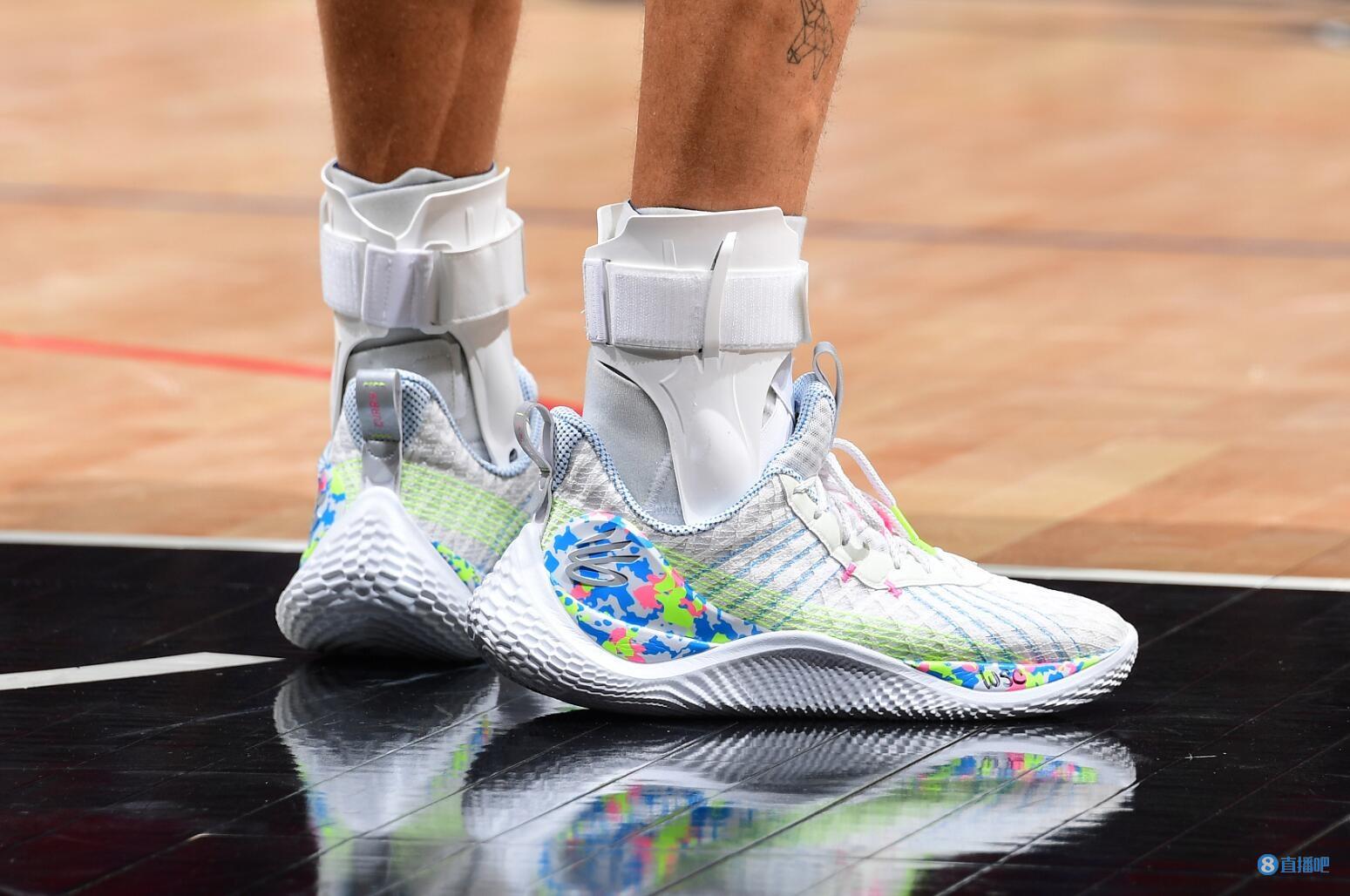 库里上脚curry10splash party配色战靴 28中20砍下50分6助攻【爱哟