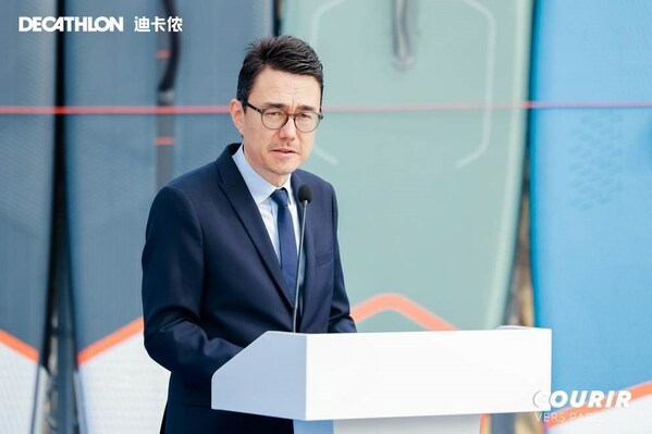 　　法国驻华大使馆文化教育合作参赞陆仁骏