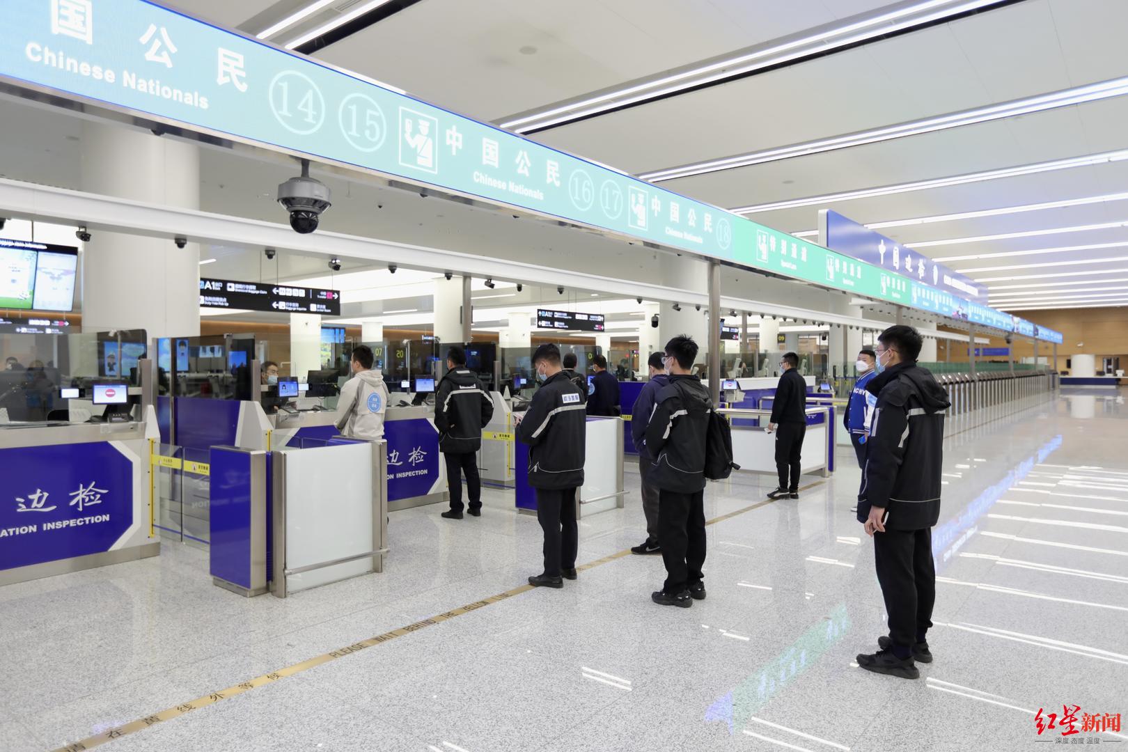 “新国门”准备就绪！记者探访：用高科技解锁通关新体验|出入境|成都市|边防检查_新浪科技_新浪网