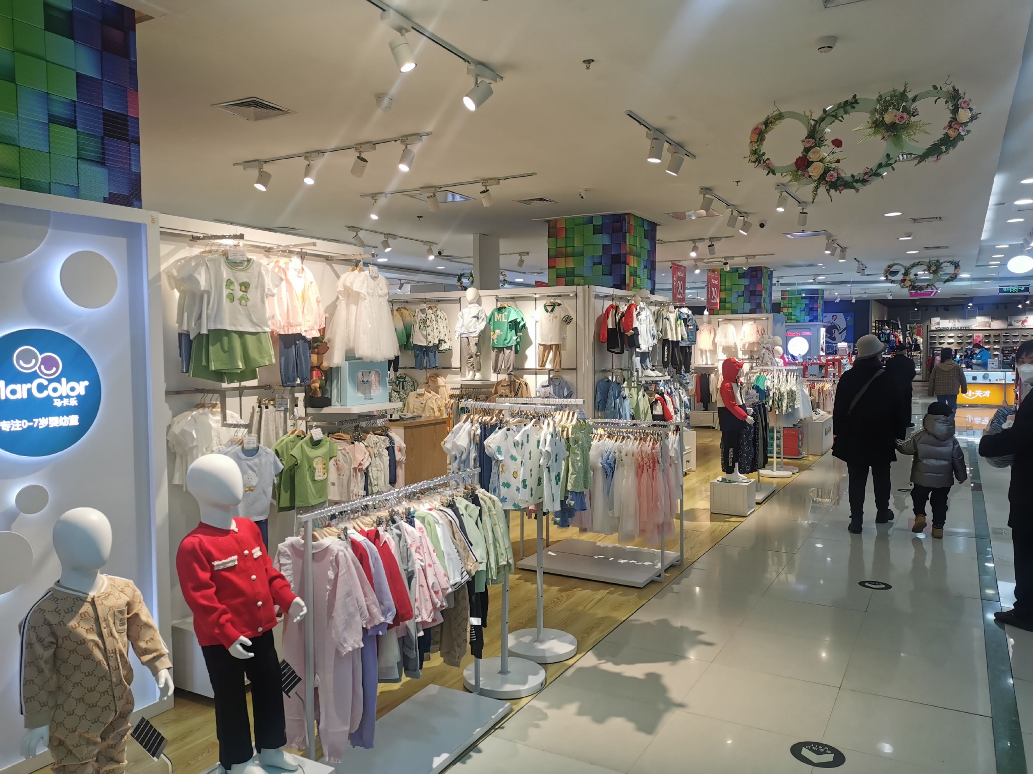 哈尔滨市某商场儿童服饰区