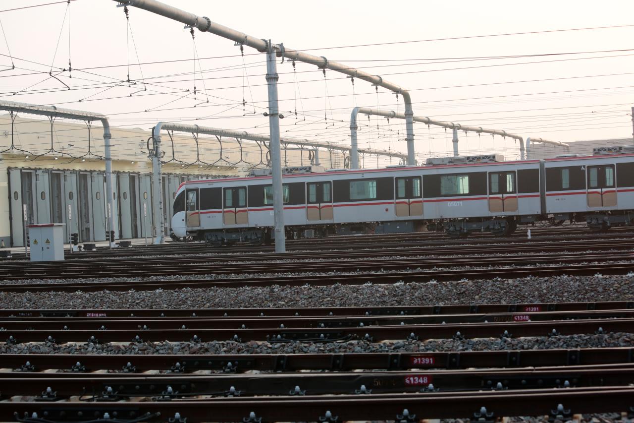 图为大连5号线地铁列车.韩新毅 摄