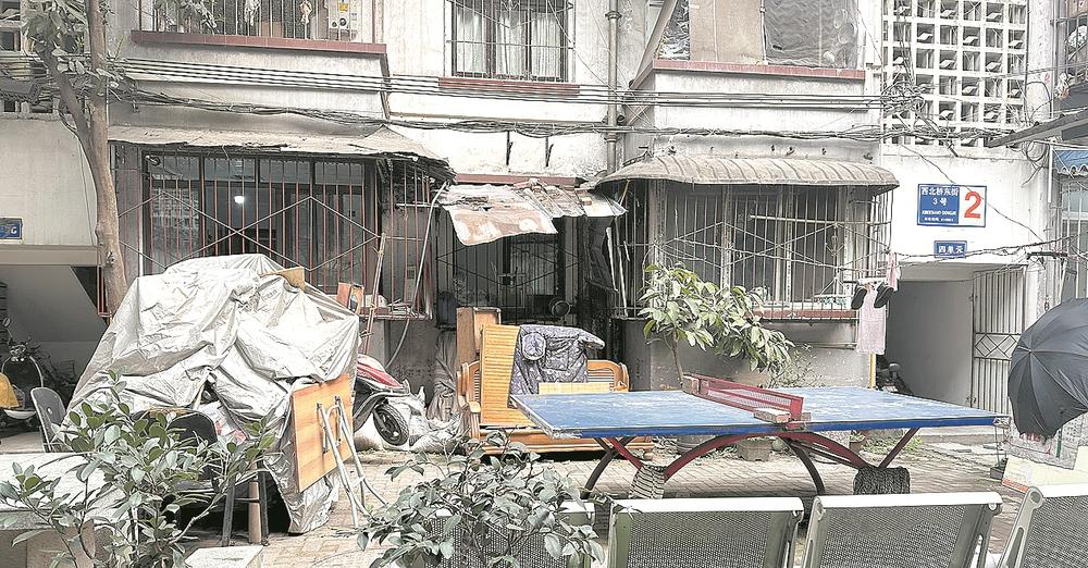 杂物乱堆、垃圾乱扔……家门口脏乱差 看得人好糟心|机动车_新浪财经_新浪网