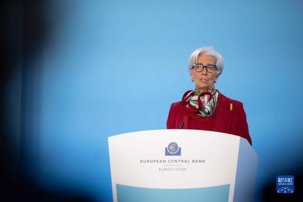 3月16日，歐洲中央銀行行長拉加德在德國法蘭克福歐洲央行總部出席新聞發(fā)布會。新華社發(fā)（歐洲央行供圖）