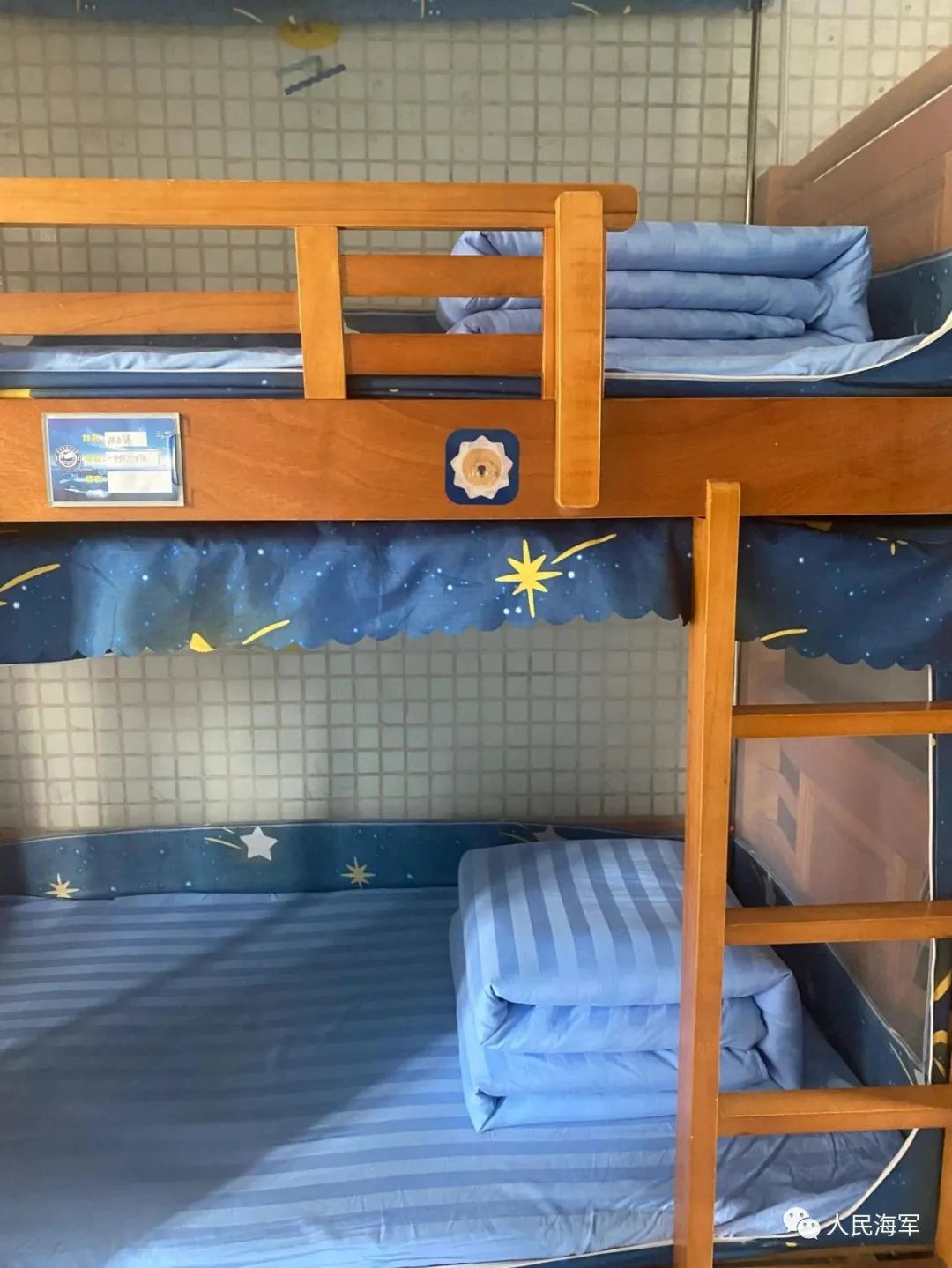 ▲参观海航班学生宿舍