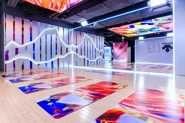 　　图8 DESCENTE×蜷川实花艺术联名主题“美学动线空间”