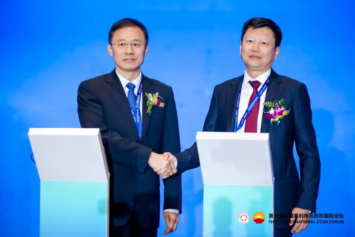 　　中国石油南方勘探与bp中国海南低碳合作签约