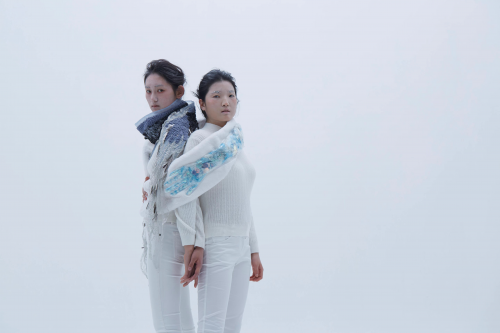 　　(图为设计师张天璐获奖作品《拥抱》)