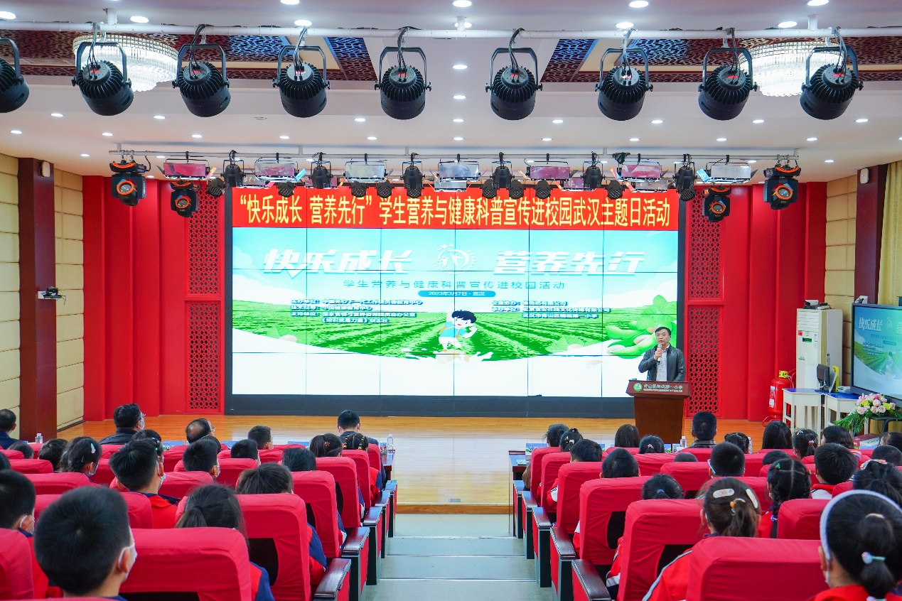 　　(配图：维他奶代表致辞)