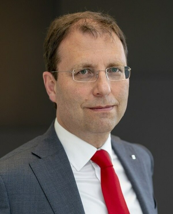 　　图一：通快激光德国公司总裁兼首席执行官 Richard Bannmuller 先生