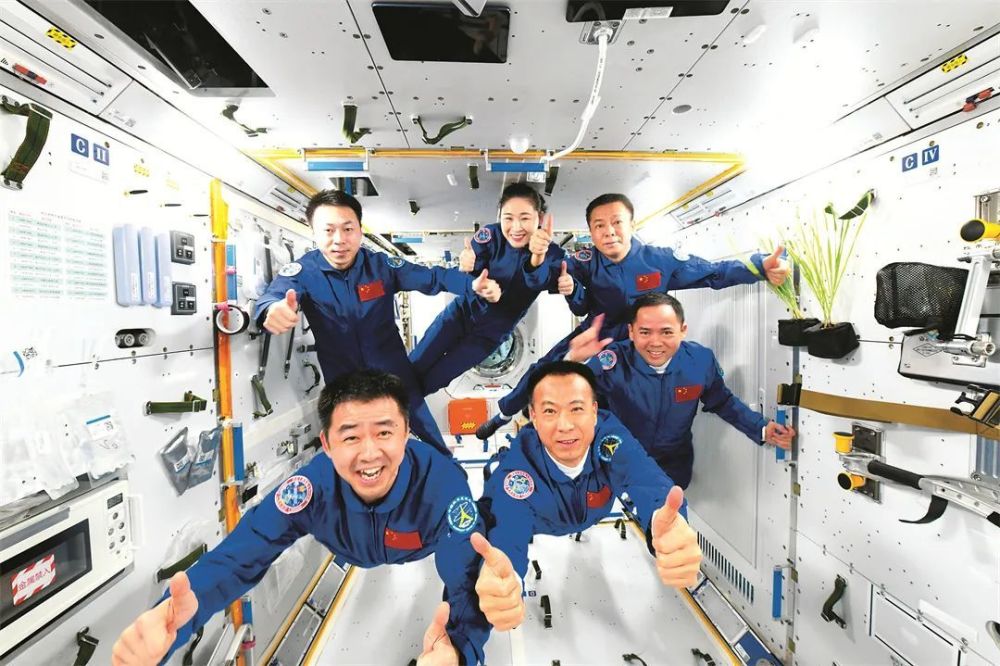 号3名航天员顺利进驻中国空间站,两个航天员乘组首次实现"太空会师"