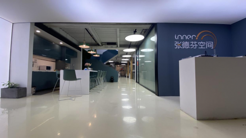 　　(张德芬空间公司内景)