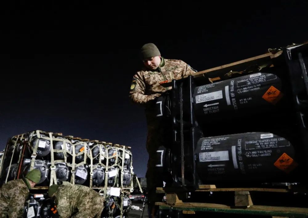 一批美国援助的军事物资抵达乌克兰 图：资料
